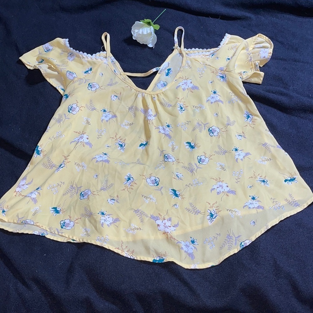 ** Beautiful yellow floral top S